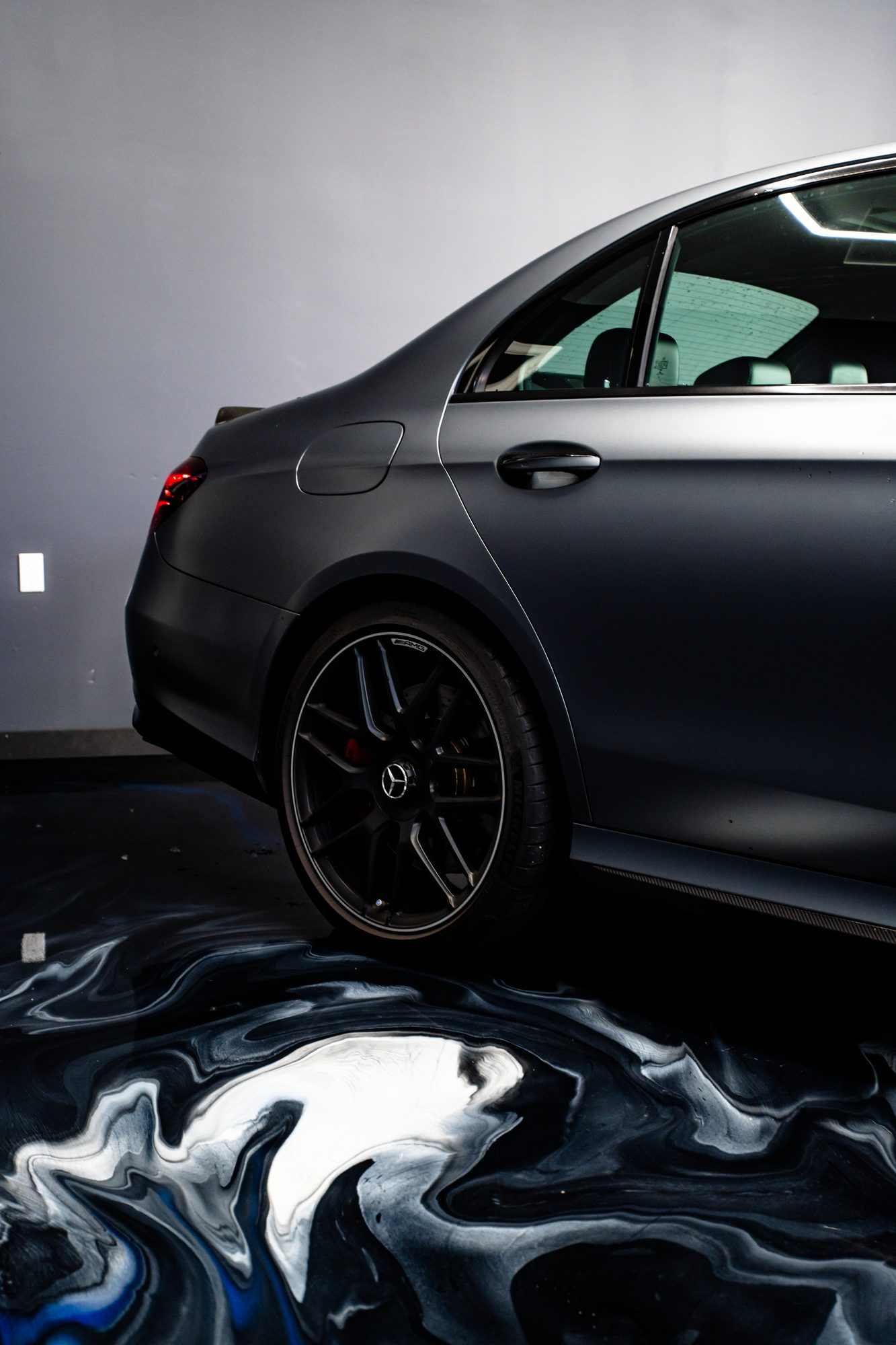Luxury garage epoxy floor in North Vancouver BC